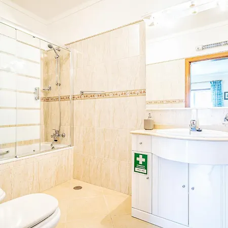 Pool View 2 Bedroom 1st Floor Apartment, Oasis Parque Near Alvor At14 Apartment