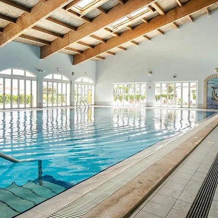 Pool View 2 Bedroom 1st Floor Apartment, Oasis Parque Near Alvor At14 Portimao