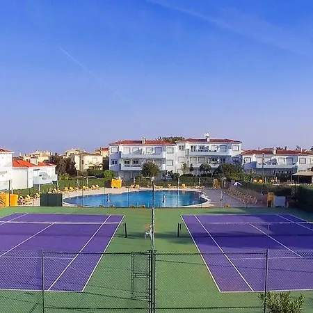 Pool View 2 Bedroom 1st Floor Apartment, Oasis Parque Near Alvor At14 アパート ポルティマン